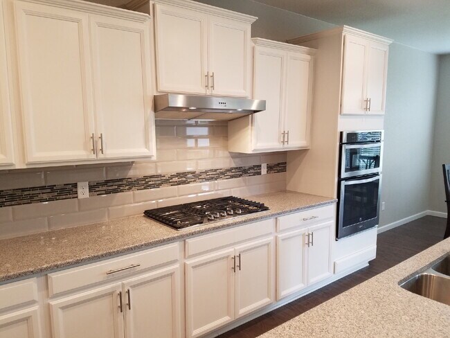 Building Photo - Gorgeous 4-Bed 3.5-Bath Home in Dayton Triangle!