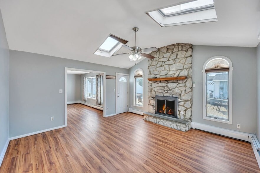 Building Photo - 45 Walnut Ln