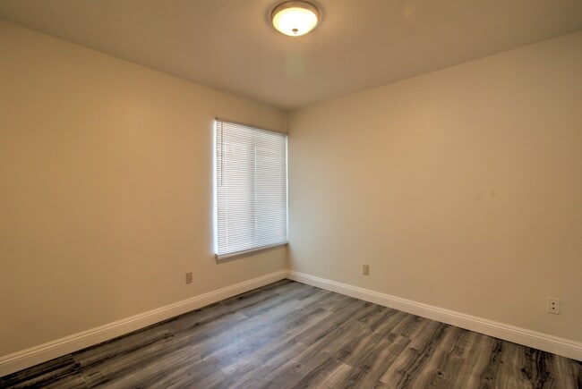 Building Photo - Cozy 3 Bedroom, 2 Bathroom Home by Shandin...