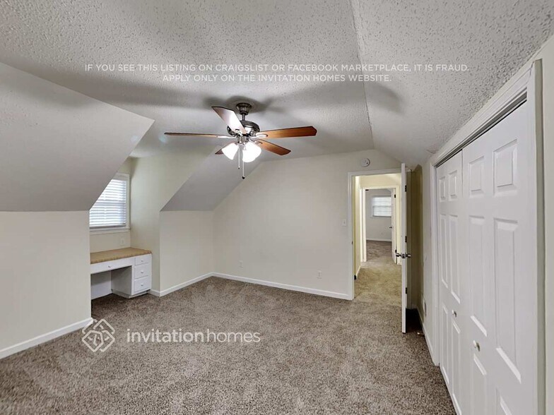 Building Photo - 3550 Valley Dr SW