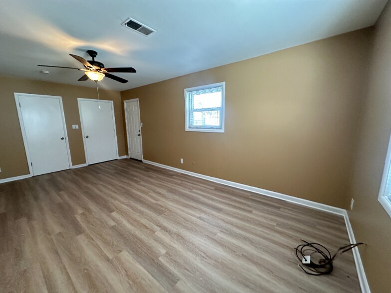 Building Photo - 1204 N 6th St