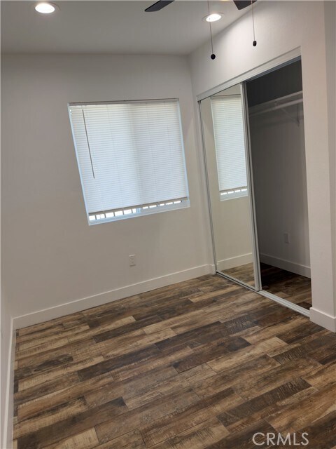 Building Photo - 521 W 78th St