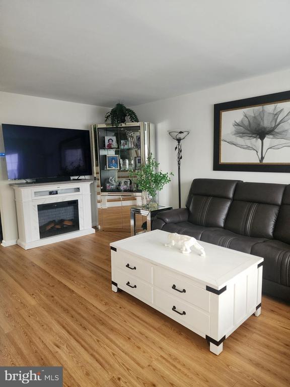 Building Photo - 16 Charles Ct