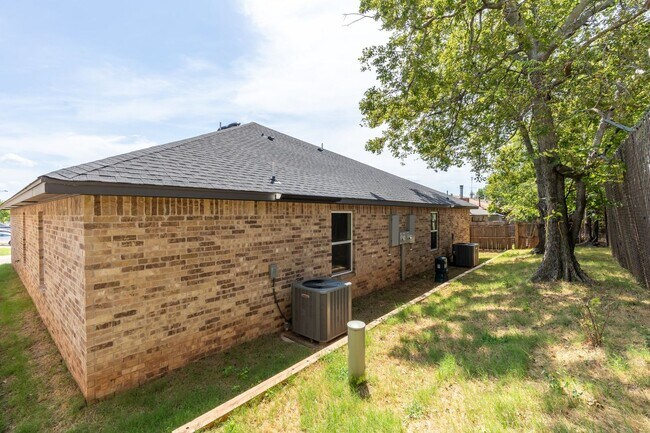 Building Photo - 8791 St George Way