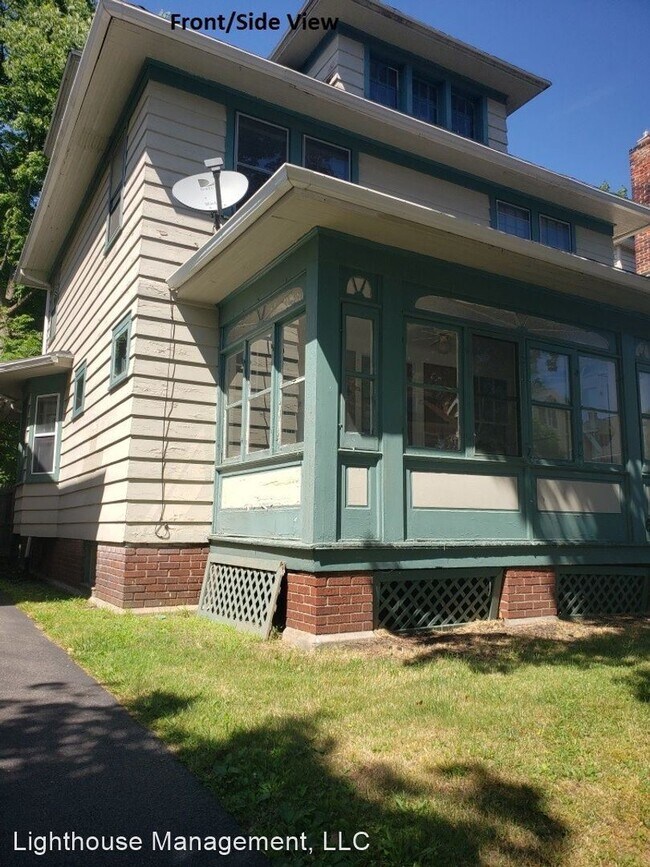 Building Photo - 3 br, 1 bath House - 682 Parsells Ave.