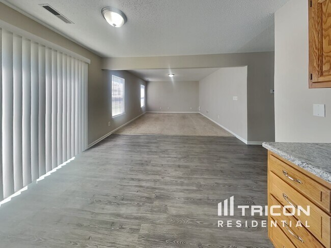 Building Photo - 7237 Kimble Dr