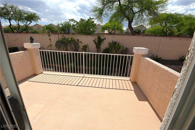 Building Photo - 437 Emerald Heights St