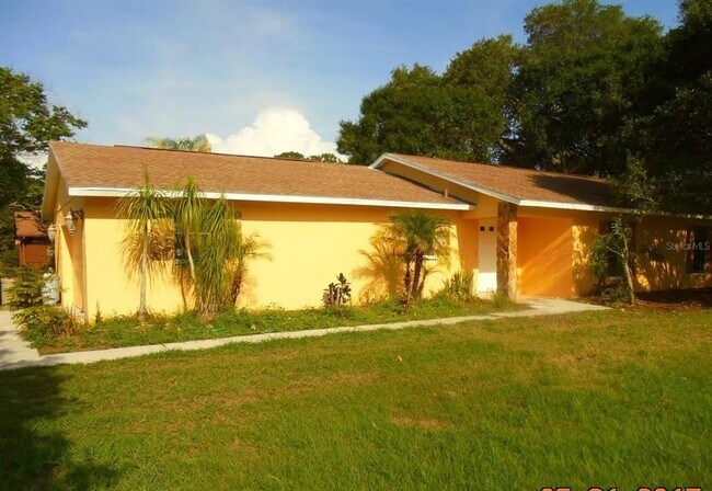 Building Photo - 902 Plum Tree Ln