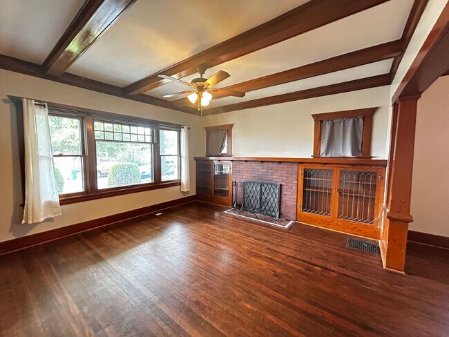 Building Photo - 1424 W Montgomery Ave