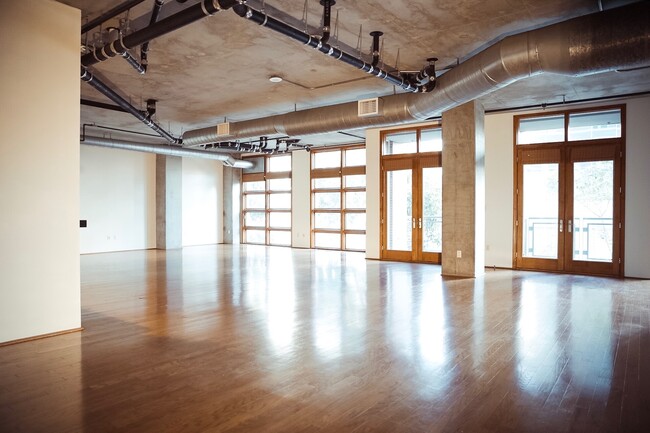 Building Photo - PARKLOFT!! Walk to Petco Park & all that E...