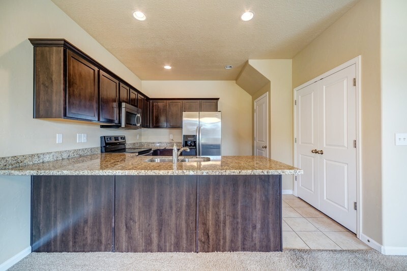 Building Photo - 4299 Cresthaven Ln