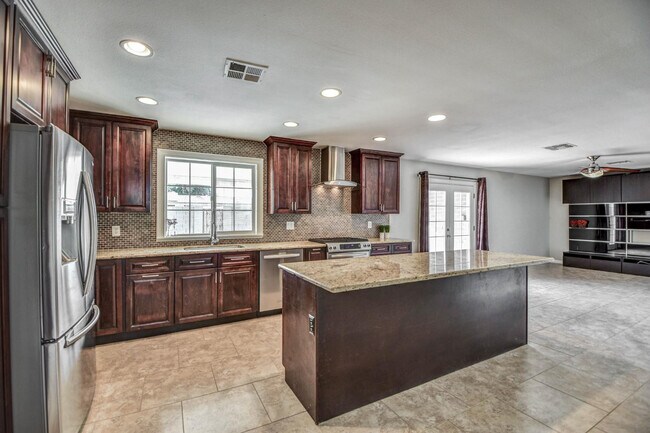 Building Photo - 21 E McKinley St