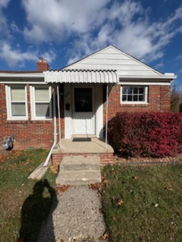 Building Photo - 18779 Roscommon St