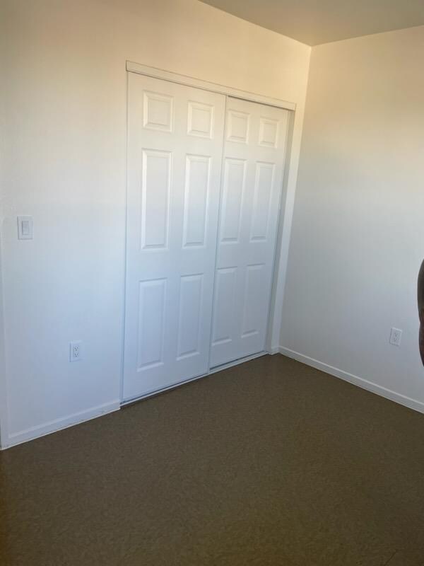 Building Photo - 831 W 70th St
