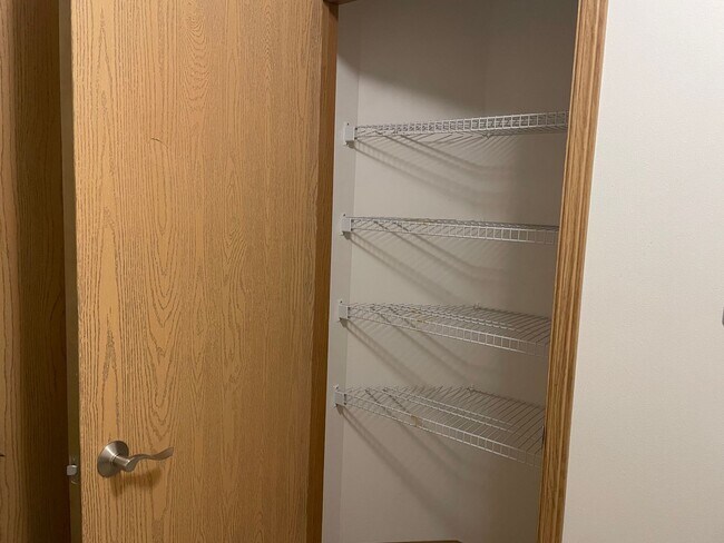 Building Photo - 2 Bedroom 2 Bath - South Fargo - July 1st