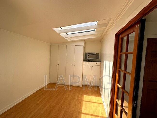 Building Photo - 2434 Echo Park Ave