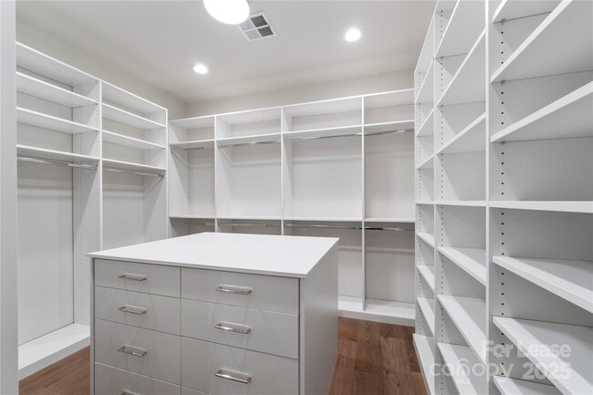 Building Photo - 1500 Queens Rd