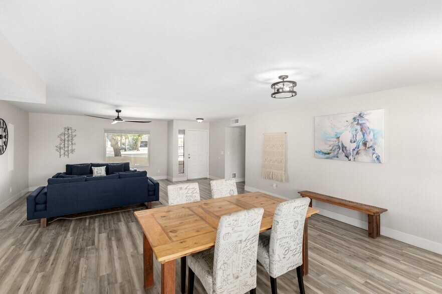 Building Photo - 908 S 78th Pl