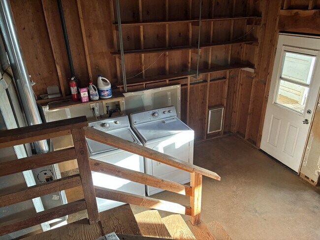 Building Photo - 3 bedroom home on community pond - great fishing!