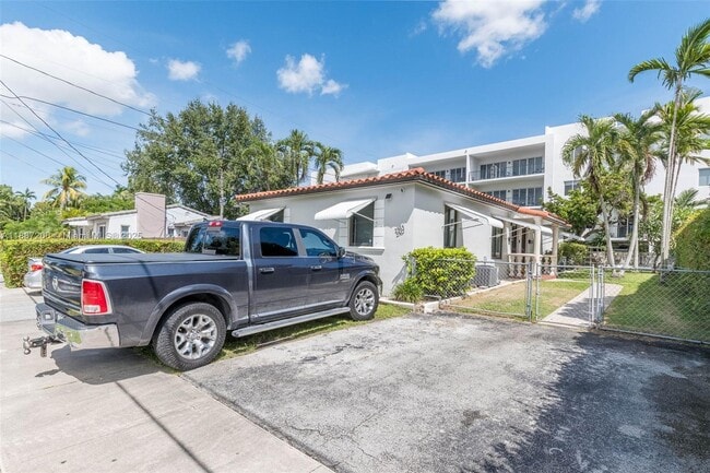 Building Photo - 2567 SW 21st Ave
