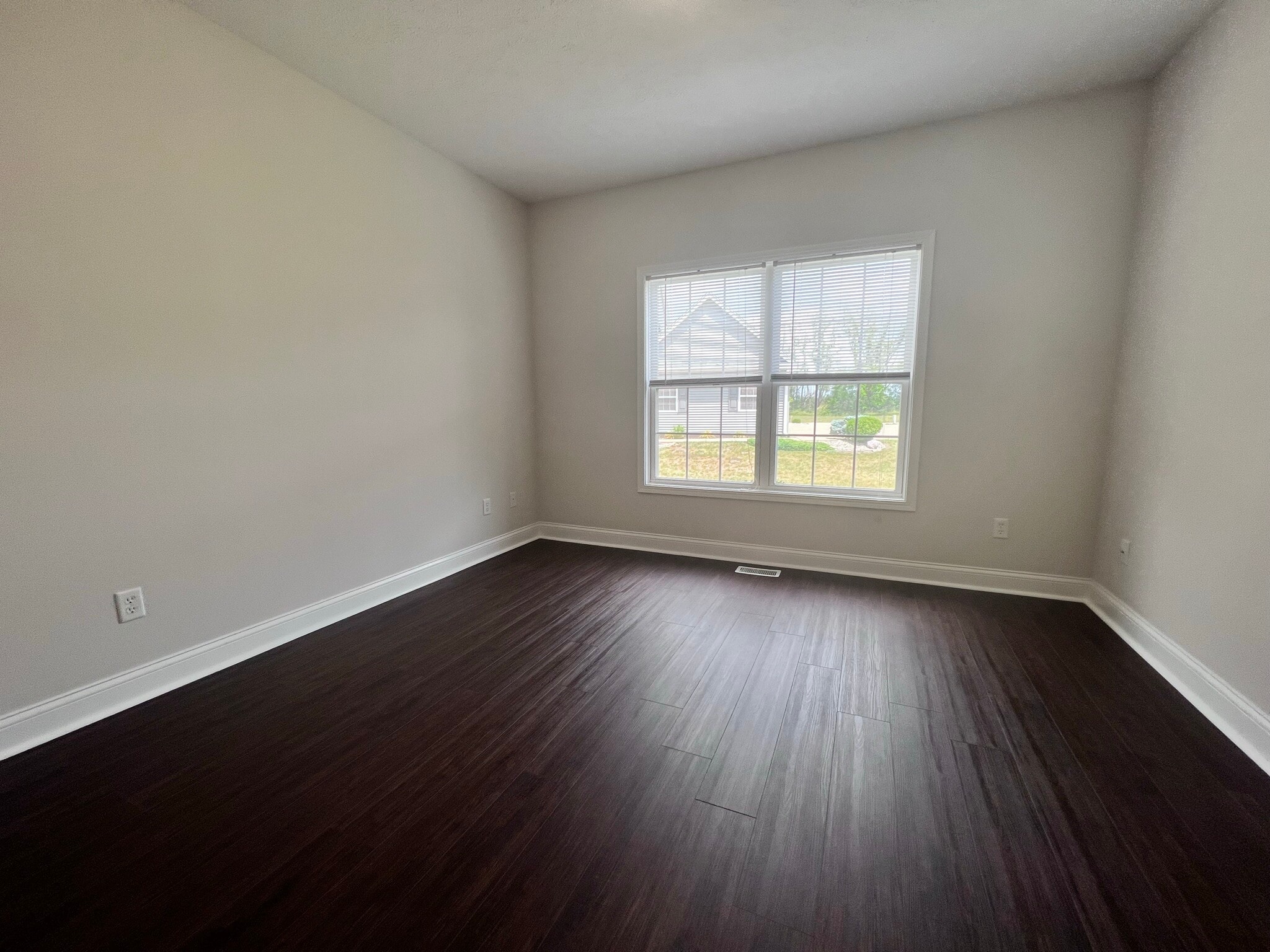 Building Photo - 3020 E Stillwater Lndg