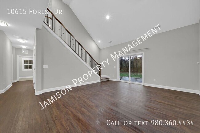 Building Photo - 10615 Forest Dr