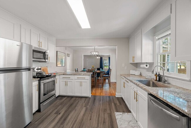 Building Photo - 1707 1st Terrace