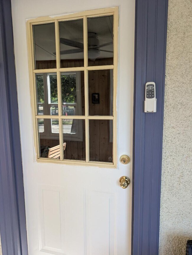 Building Photo - 772 Hillview Ave