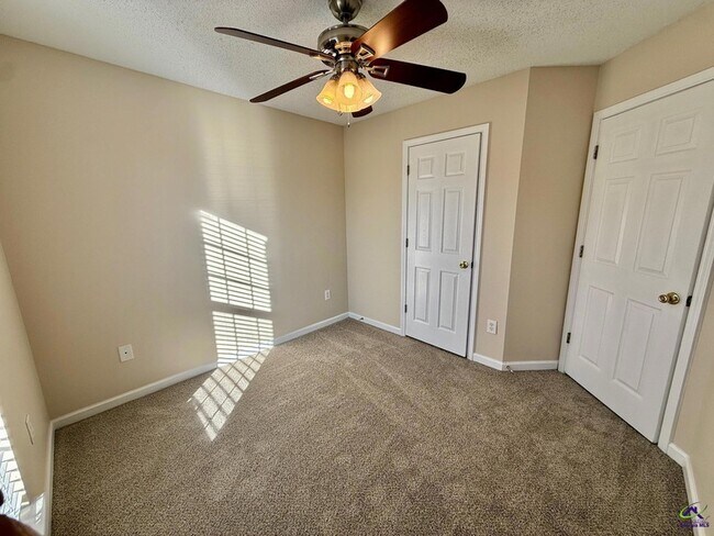 Building Photo - 105 Selena Ct