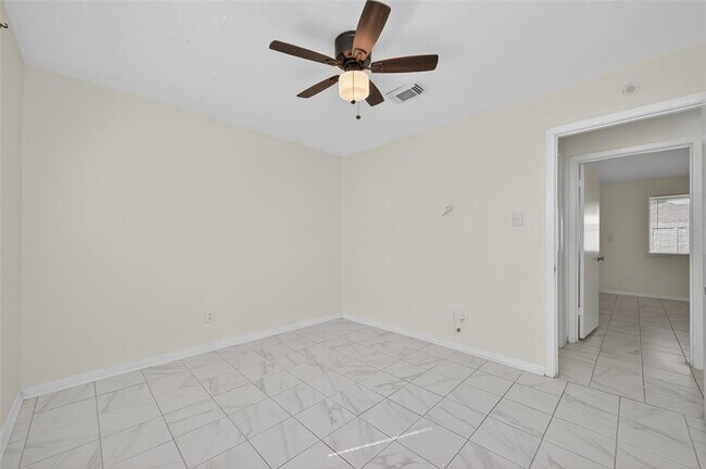 Building Photo - 23223 Naples Dr
