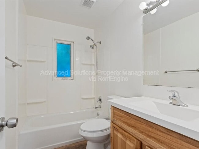 Building Photo - 1150 Simondi Ave