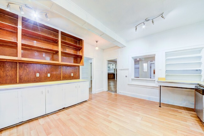 Building Photo - 2218 Arlington Ave