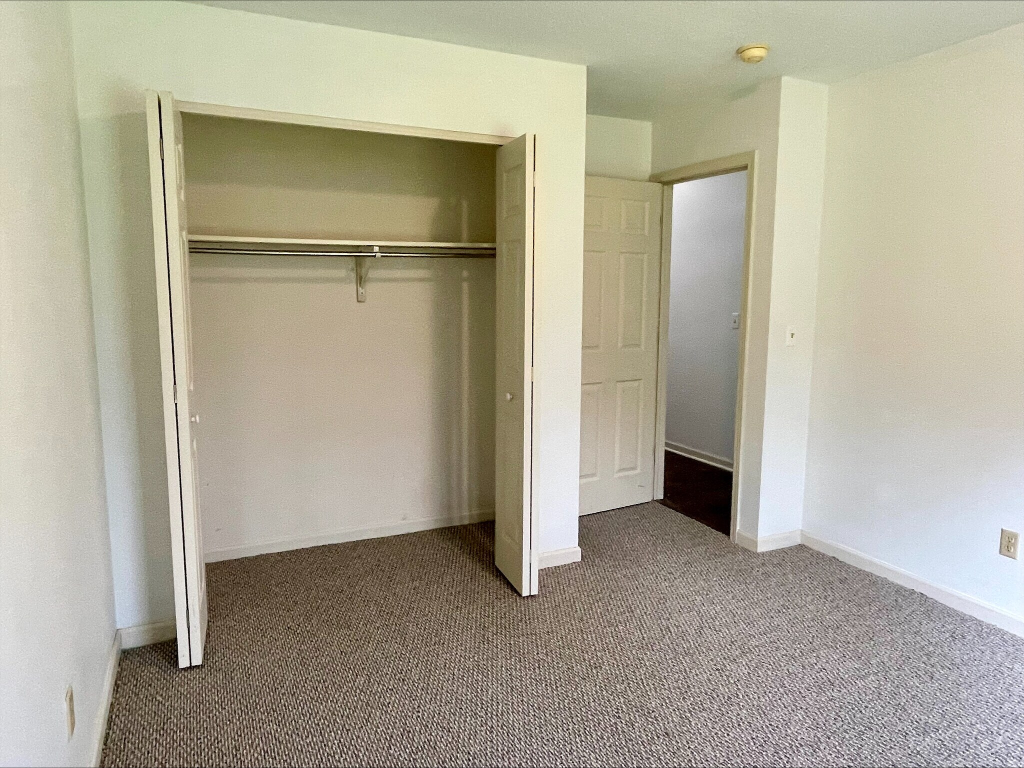 Building Photo - 496 Pheasant Run