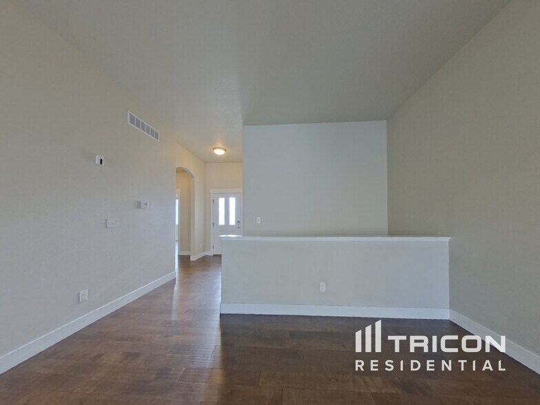 Building Photo - 3301 Merlot St