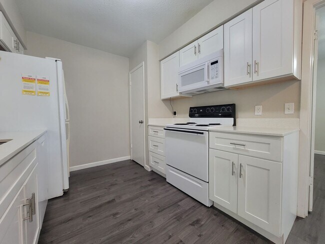 Building Photo - 907 Bird Creek Dr