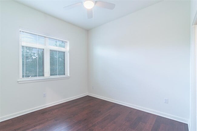 Building Photo - 6700 Menchaca Rd