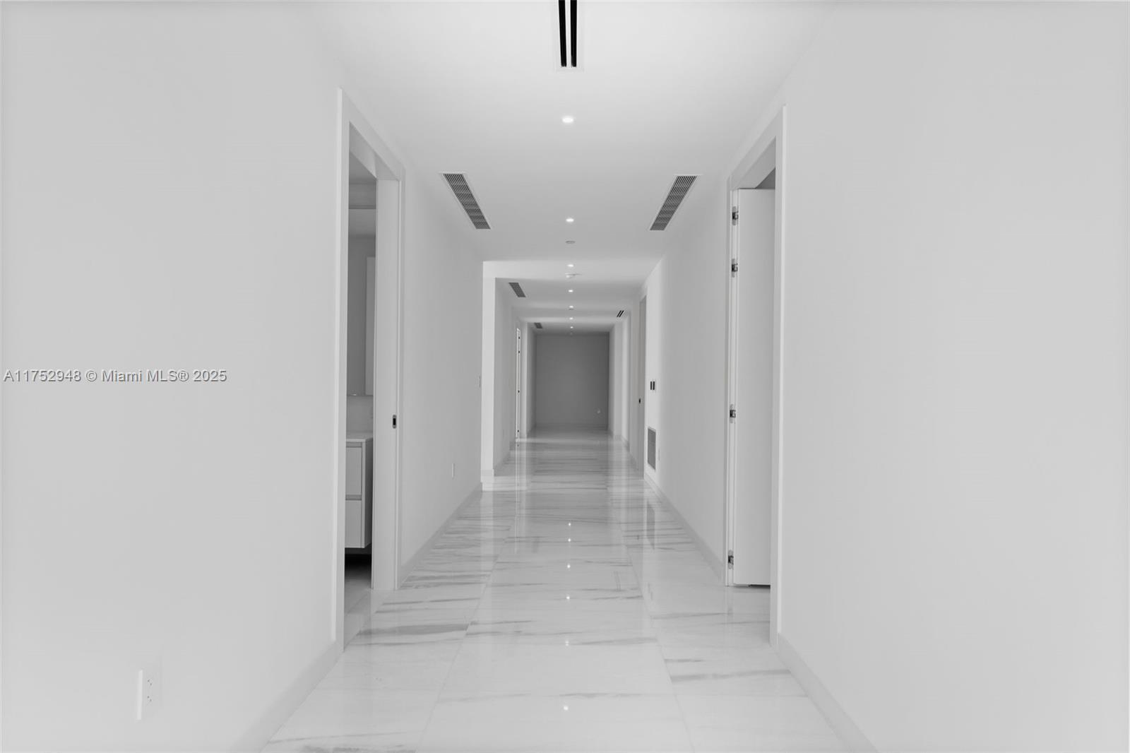Building Photo - 300 Biscayne Boulevard Way