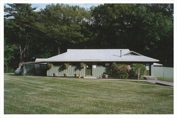 Building Photo - 1090 Pleasant St