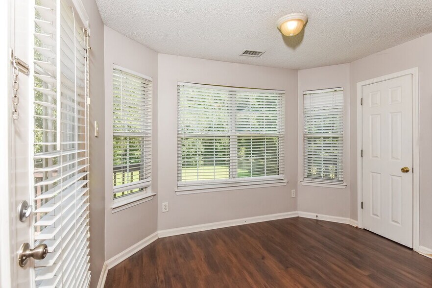 Building Photo - 3105 Brookfield Dr SW