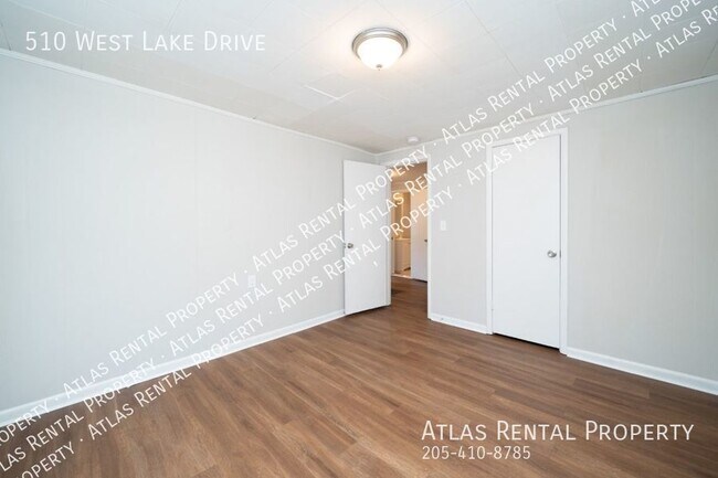 Building Photo - 510 W Lake Dr