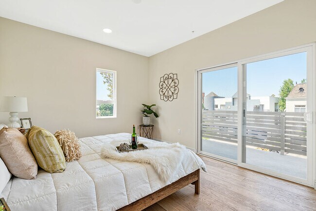 Master Bedroom - 820 S Wilton Pl