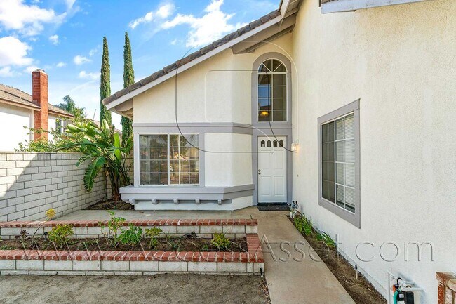 Building Photo - Charming 3 Bed/2.5 Bath Home With A Spacious Backyard And 3-Car Garage in Lake Elsinore!