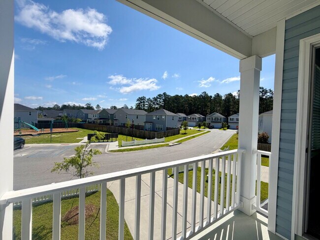 Building Photo - Three Bedroom Home in Millstone Landing!