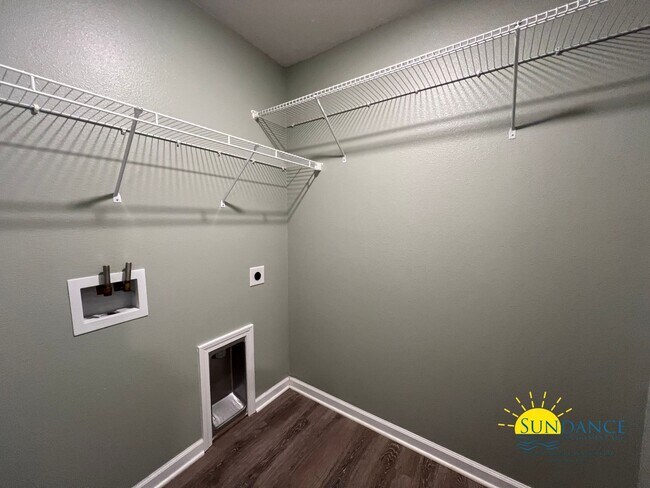 Building Photo - Gorgeous 4 Bedroom Home in Crestview!