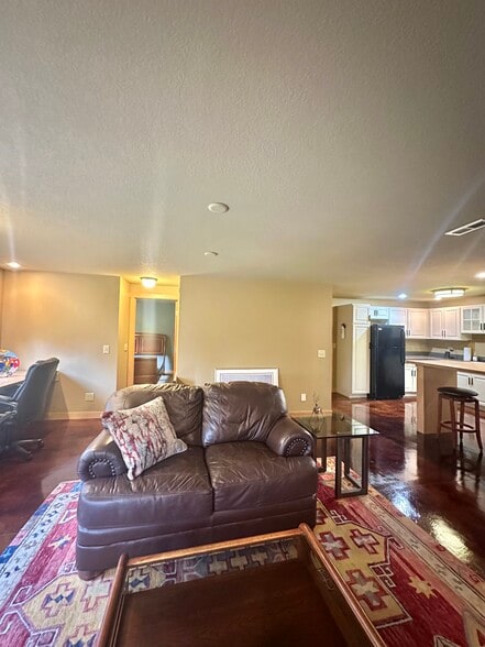 Building Photo - 1165 Vail Way N