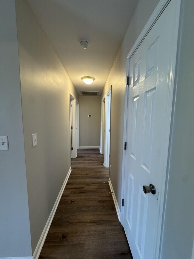 Building Photo - 404 Faulkner Dr