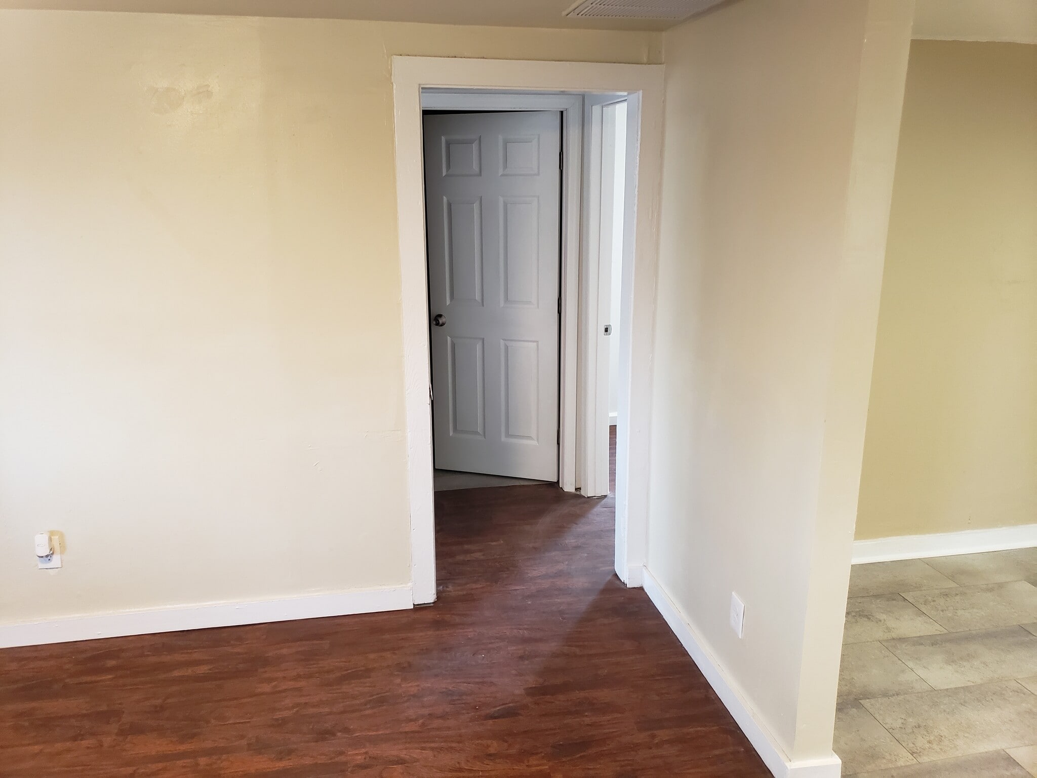 Living room facing bathroom #1 - 43 Lissner Ave