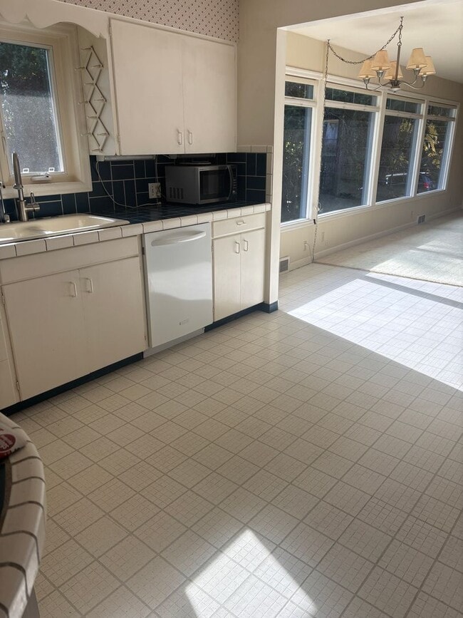 Building Photo - Enjoy 1.125 Acres near Downtown McMinnville