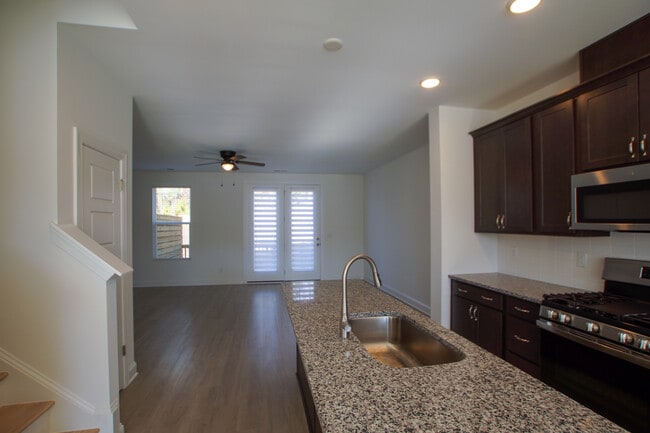 Building Photo - 2024 Eva Pearl Dr