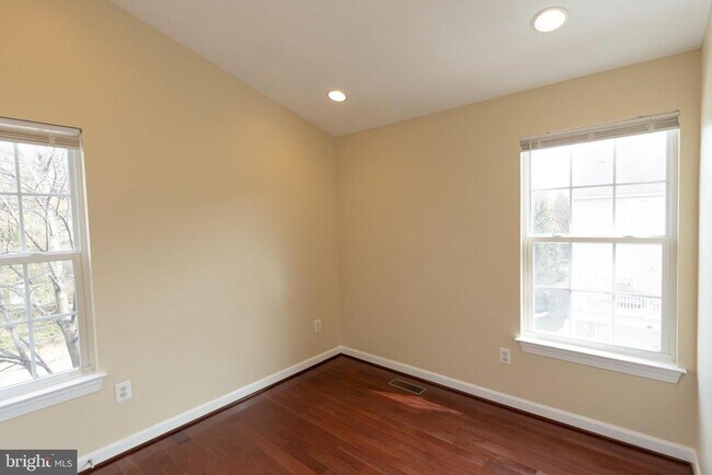 Building Photo - 4815 Portsmouth Rd